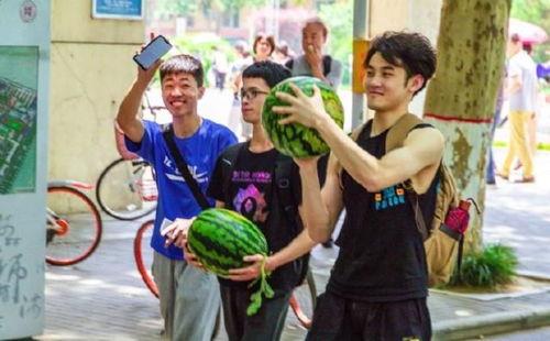 郑州吃瓜学院,揭秘城市美食背后的故事与传奇  第1张